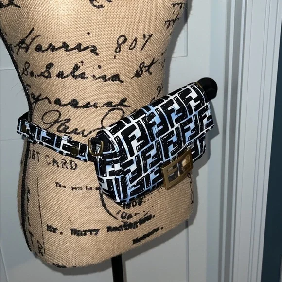Fendi Belt Bag / Bum Bag or Crossbody Bag - Picture 1 of 10